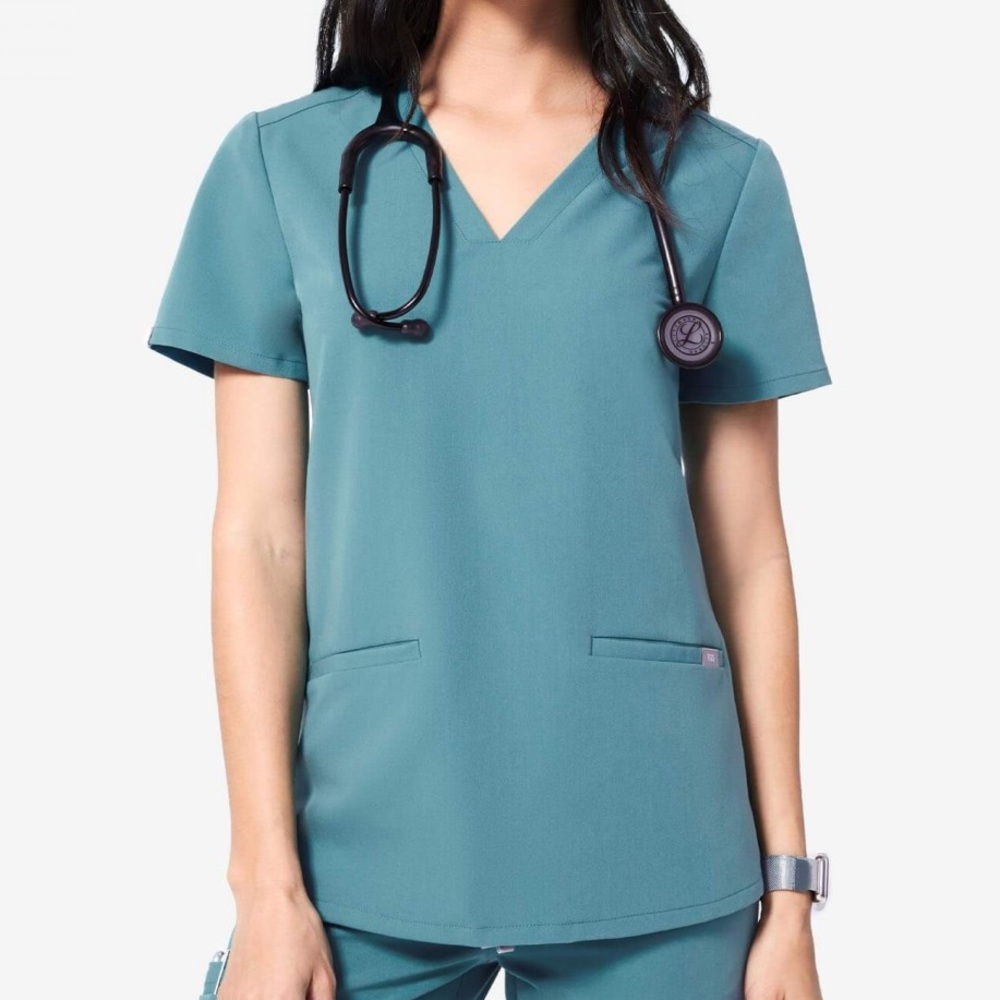 Figs Casma Scrub Top in Hydrogreen